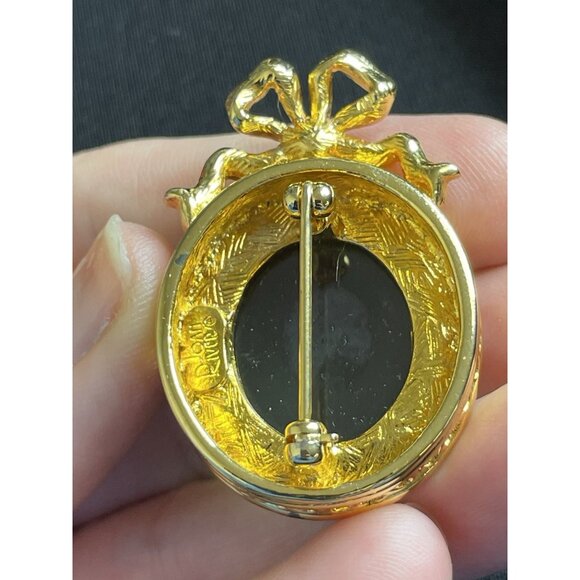 JOAN RIVERS Green Egg Shape Rhinestone Bow Gold-Tone Brooch Earrings Rare Set - Picture 3 of 16